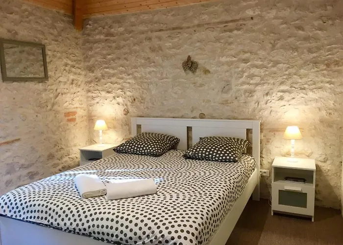 Hébergement de vacances De Charme Avec Piscine *